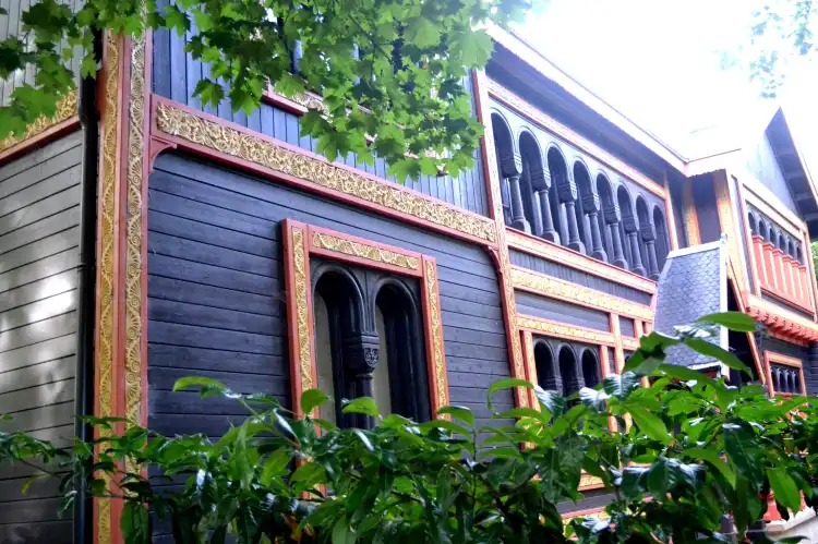 Hotels near Roybet Fould Museum