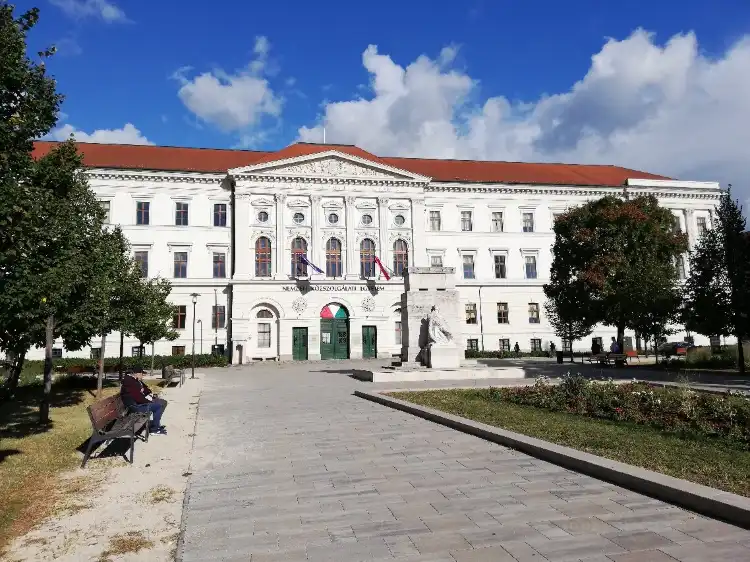 Hotels near Collegium Budapest-Institute For Advanced Study