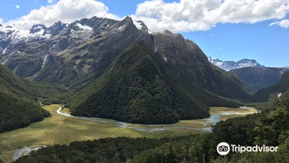 Routeburn Track Trailhead (Routeburn Shelter)