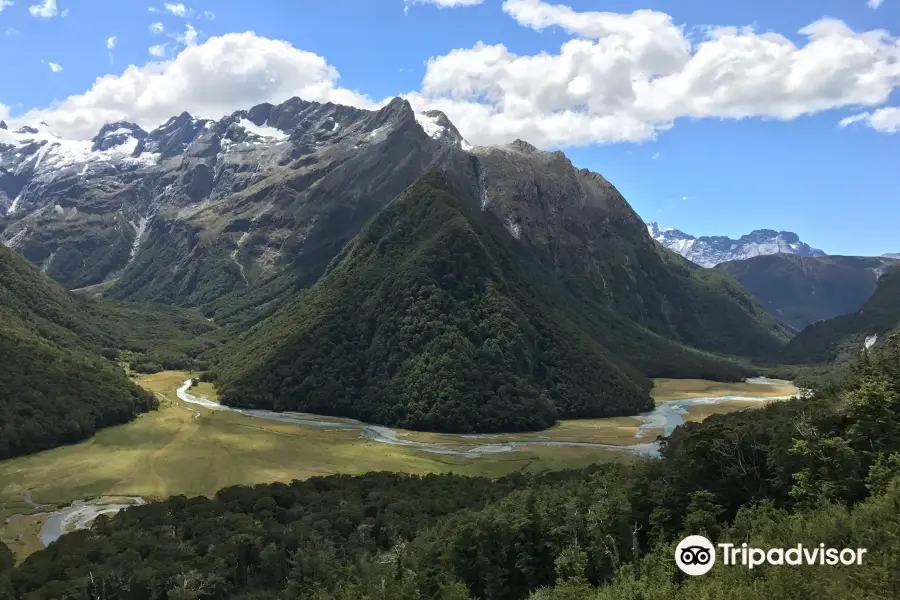 Routeburn Track Trailhead (Routeburn Shelter)