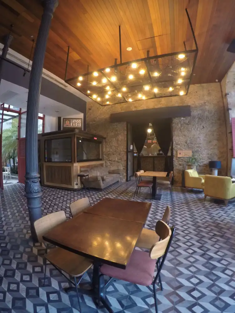 Hotels near Comuna