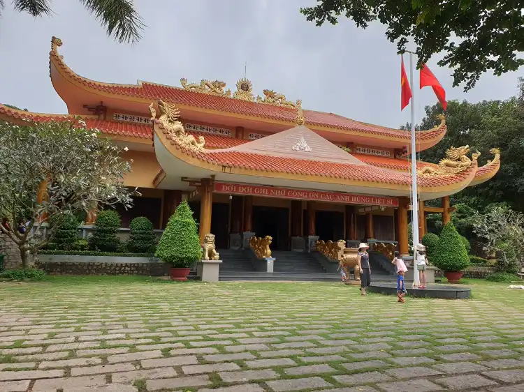 Hotels in Lang Phuoc Hai