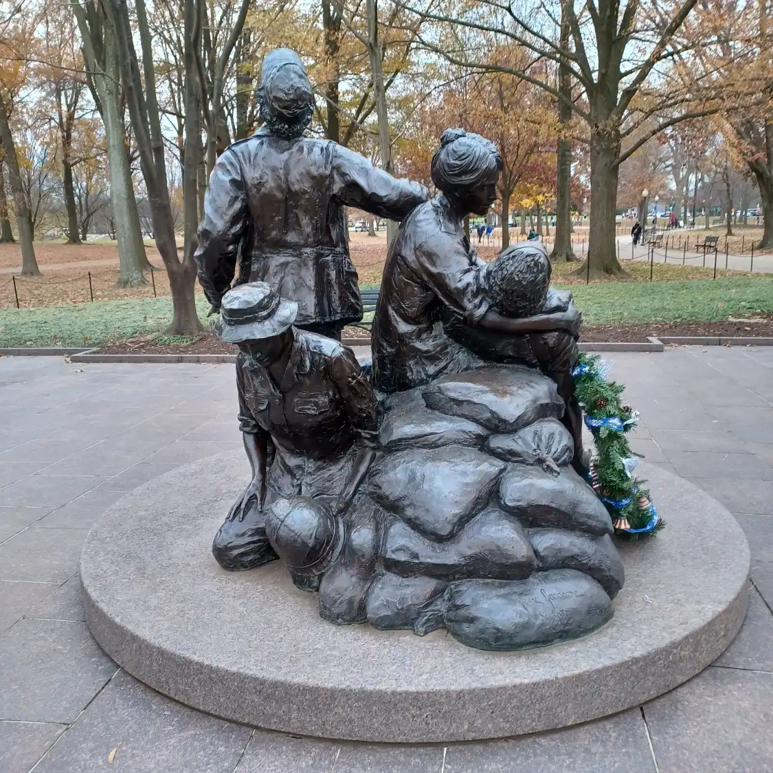 Hotels near Vietnam Women's Memorial
