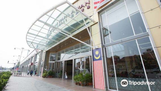 Dataran Pahlawan Melaka Megamall