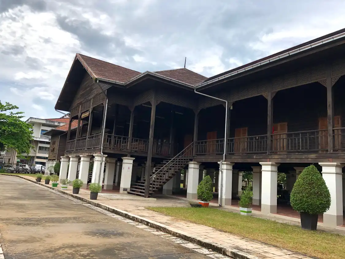 Hotels near Trat City Museum
