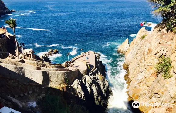 阿卡普爾科－德華雷斯