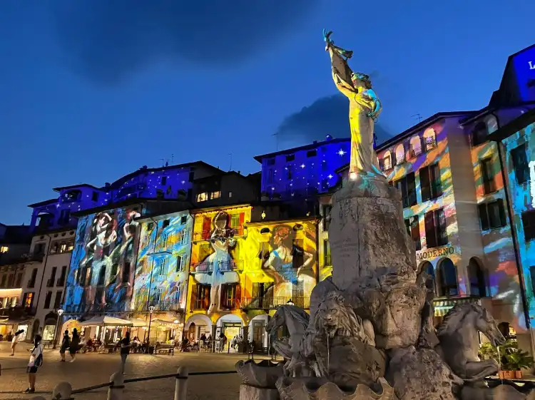 Hotels near Fontana di Piazza XIII Martiri di Lovere