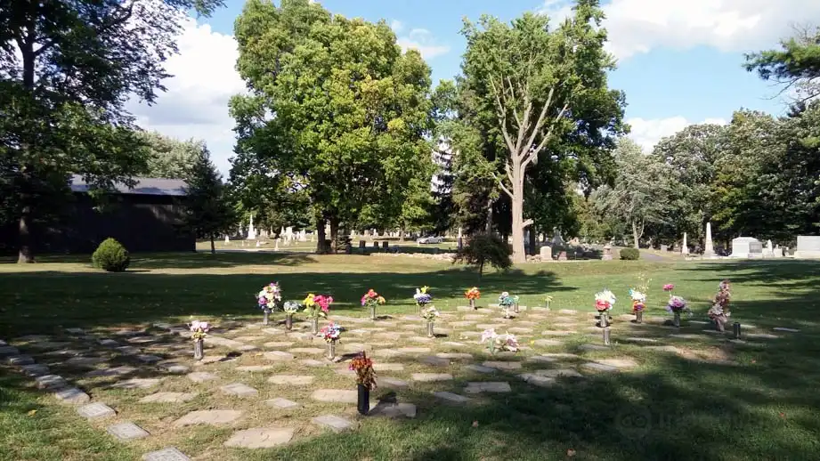 Các khách sạn gần Evergreen Memorial Cemetery