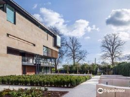 Dunfermline Carnegie Library & Galleries