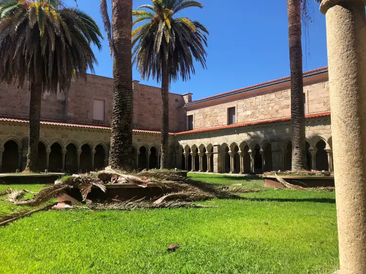 Hotels near Claustro de San Francisco