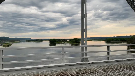 Black Hawk Bridge