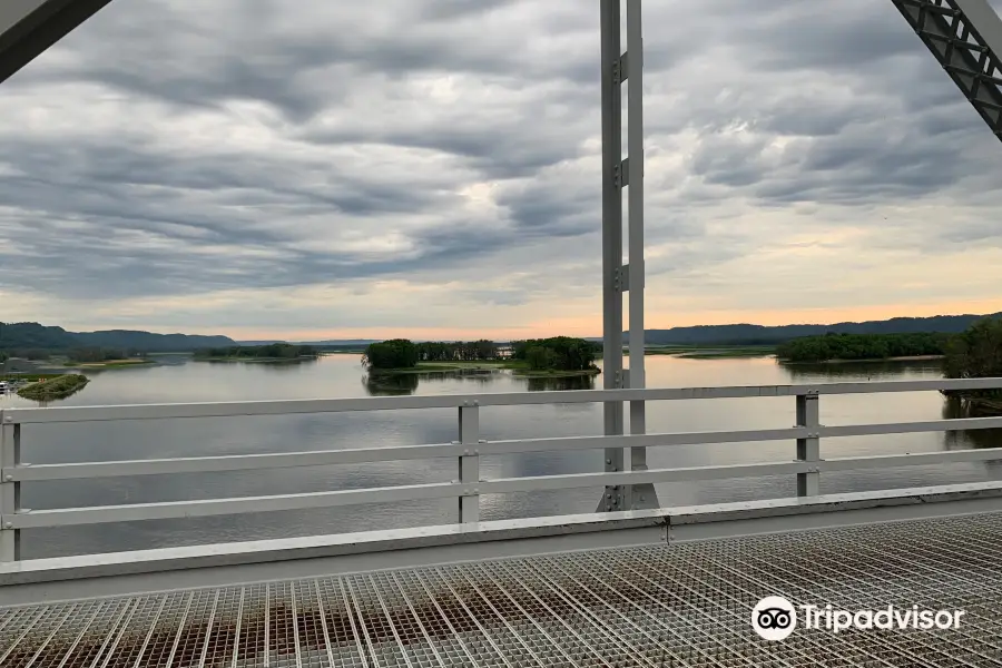 Black Hawk Bridge