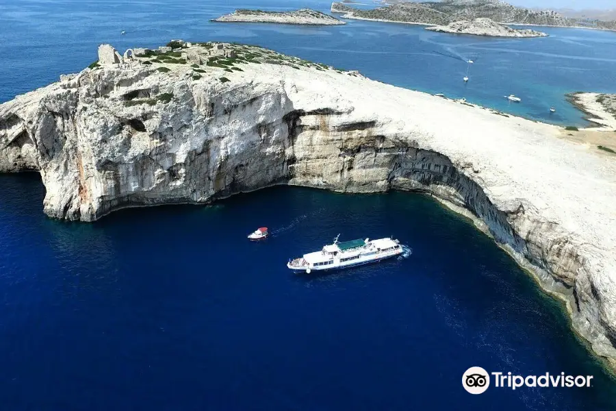 M/y Plavi Val Excursions