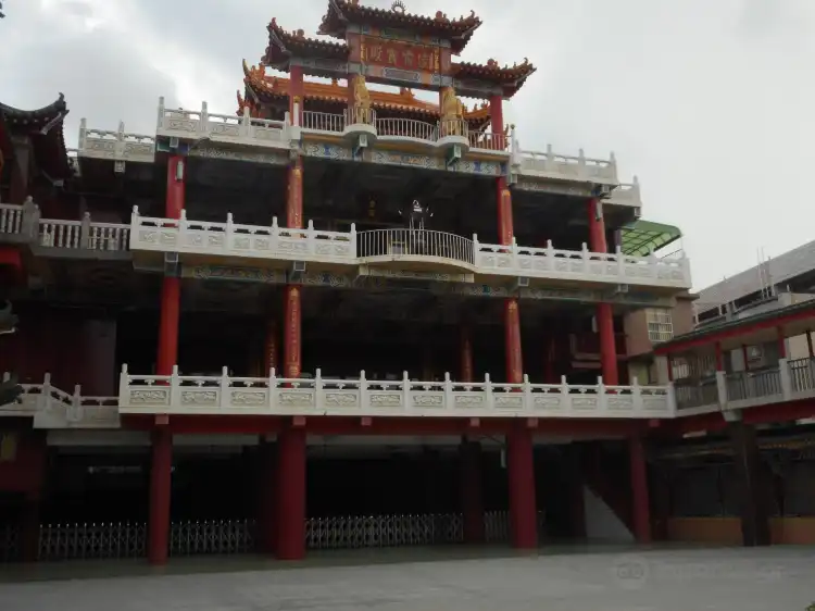 Hotels near Houjin Mingxiutang