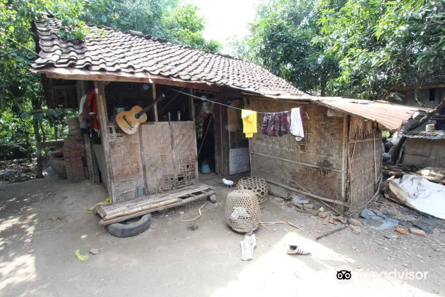 Penujak Pottery Village