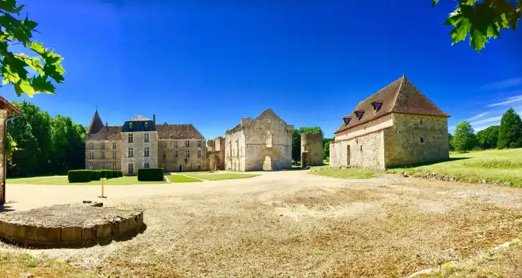 Hotels in Saint-Martin-l’Ars