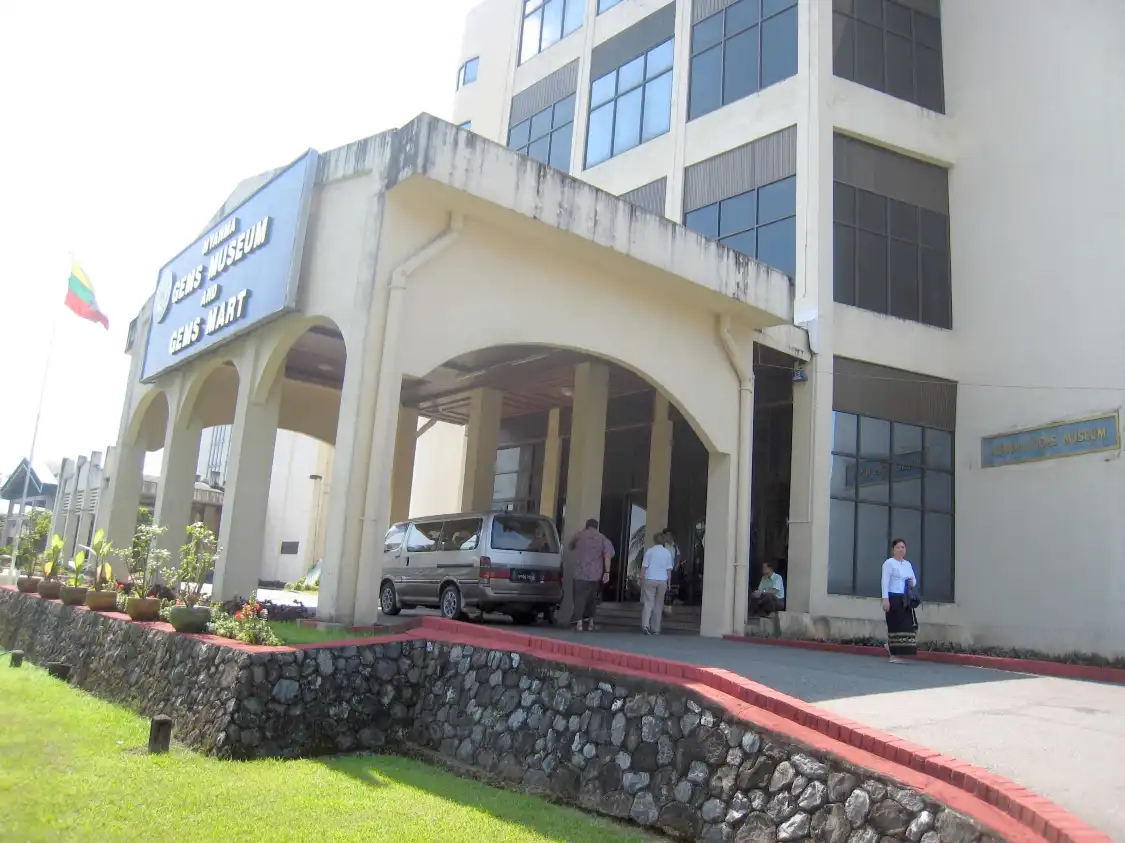 Hotels near Myanmar Gems Museum