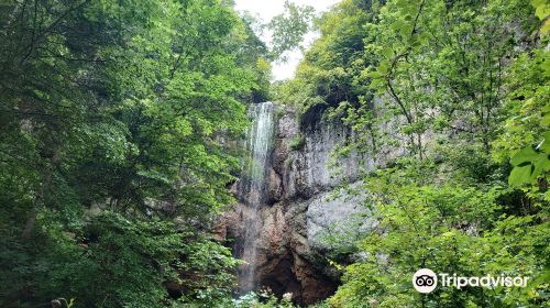 Yamabikono Falls