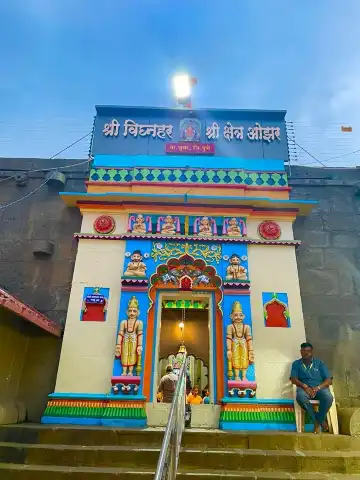 Hotels near Shree Vighnahar Ganapati Mandir, Ozar