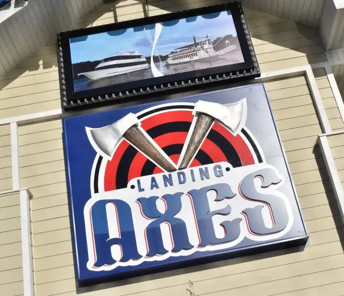 Hotels near Landing Axes