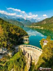 Barcis Lake/Lât di Barce