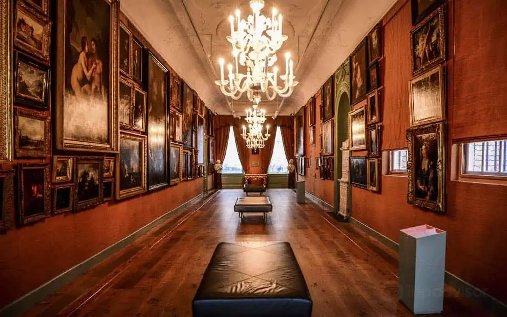 Hotel dekat Prince William V Gallery