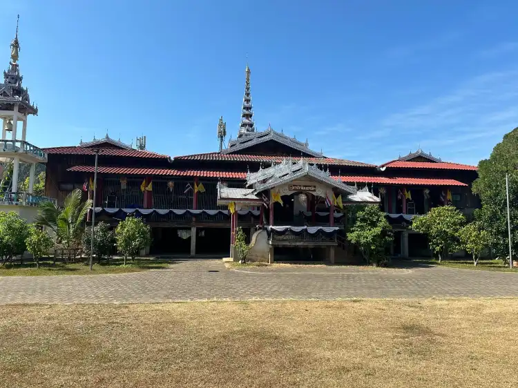 Hotels in Pang Mu