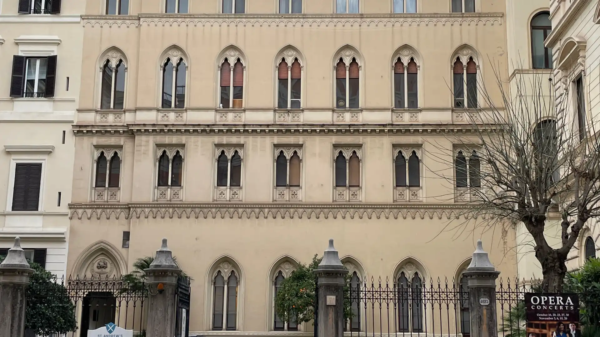 Hotels near St. Andrew's Church of Scotland