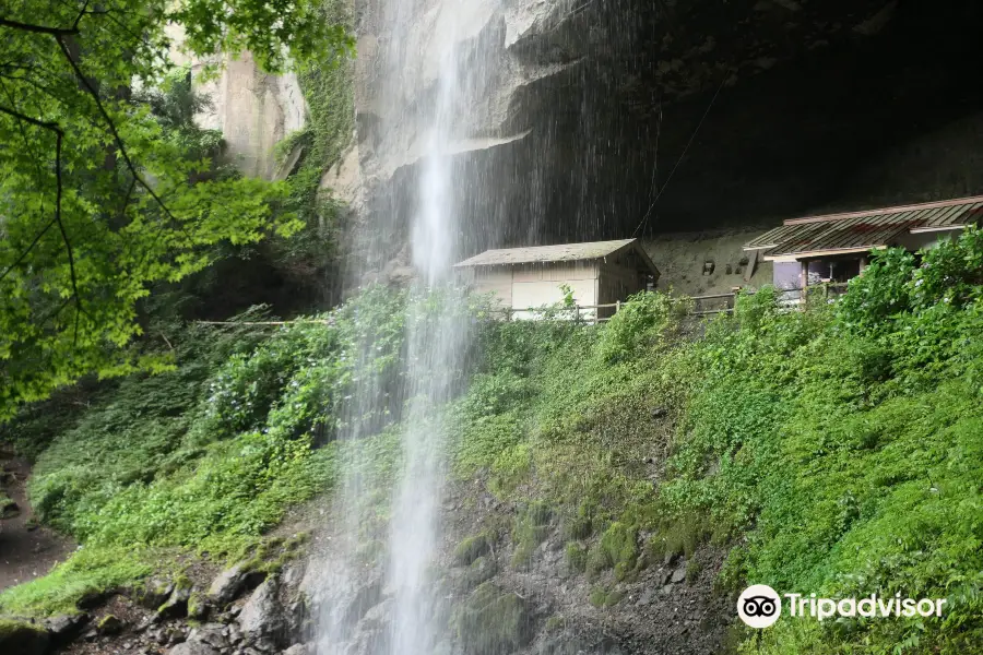 Tanashitafudo Waterfall
