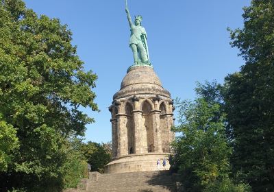 Памятник Арминию