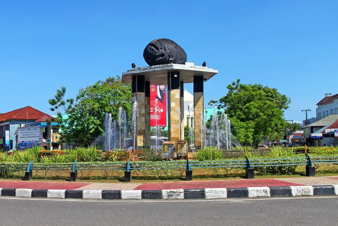 Hotel in zona Satam Stone Monument
