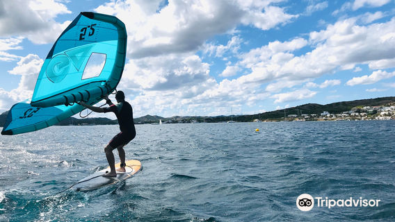 Wind Fornells | Windsurf, Vela, Wing Foil, Paddle Surf y Kayak en Menorca