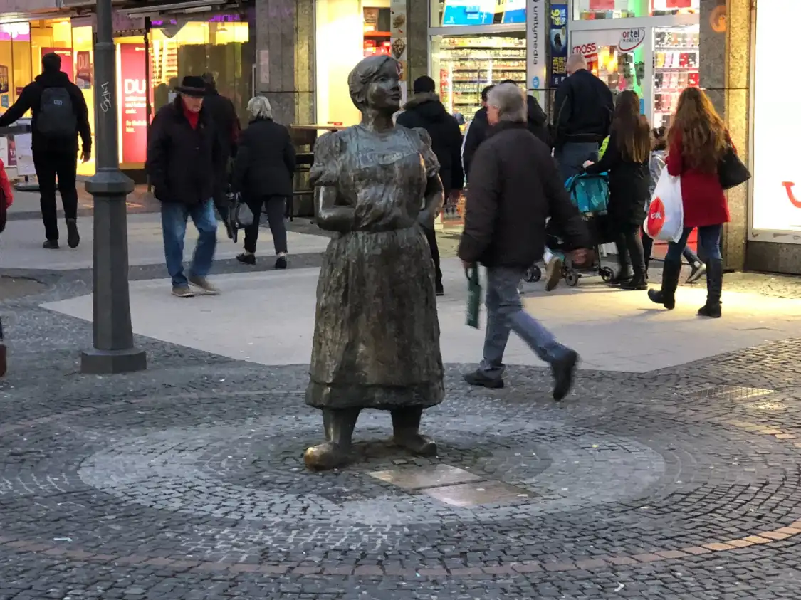 Отели рядом с достопримечательностью «Standbild "Mina Knallenfalls"»