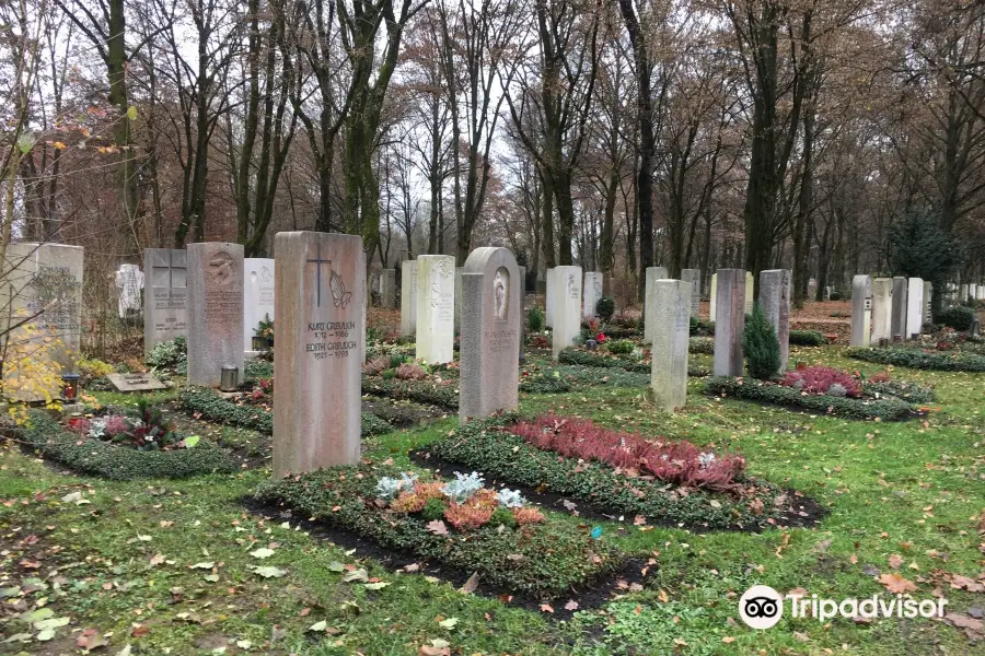 Cemetery at Perlacher Forst