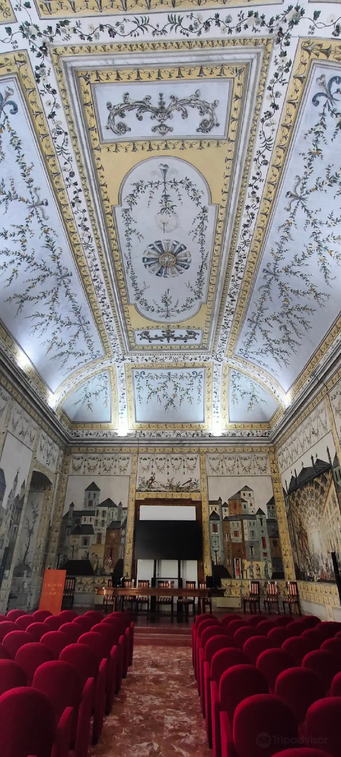 Отели рядом с достопримечательностью «Herculanense Museum»
