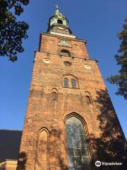 Sankt Petri Kirke Og Gravkapeller