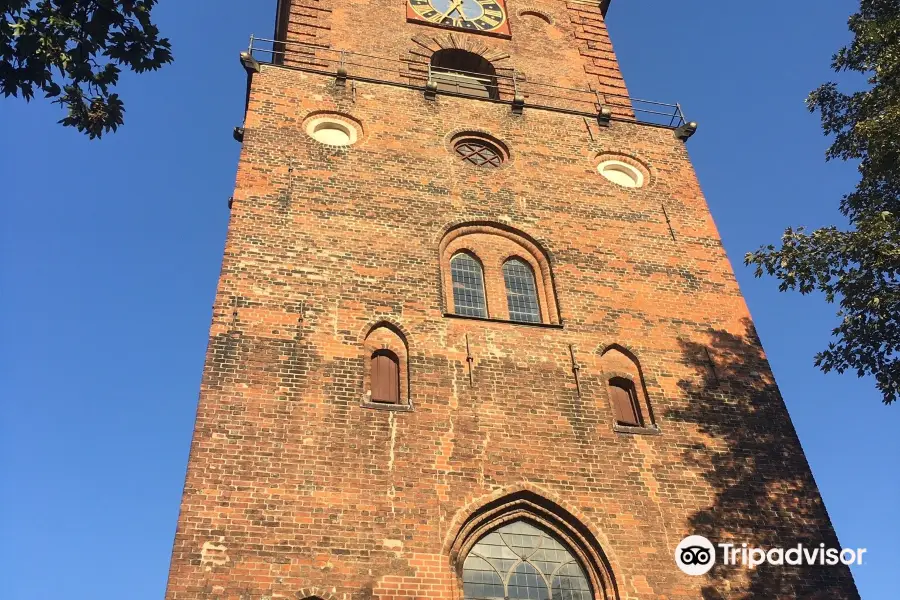 Sankt Petri Kirke Og Gravkapeller