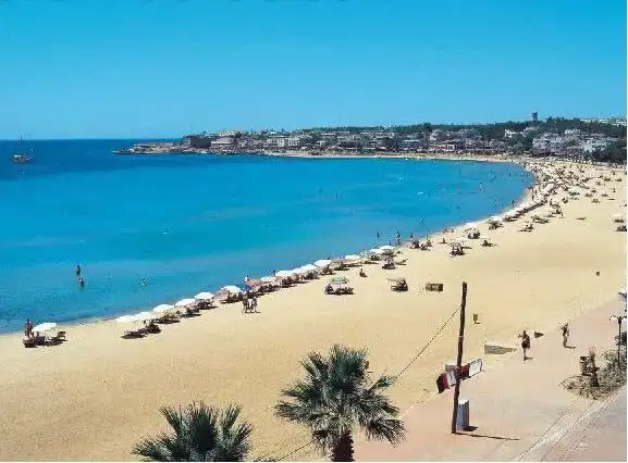 Các khách sạn gần Altinkum Beach