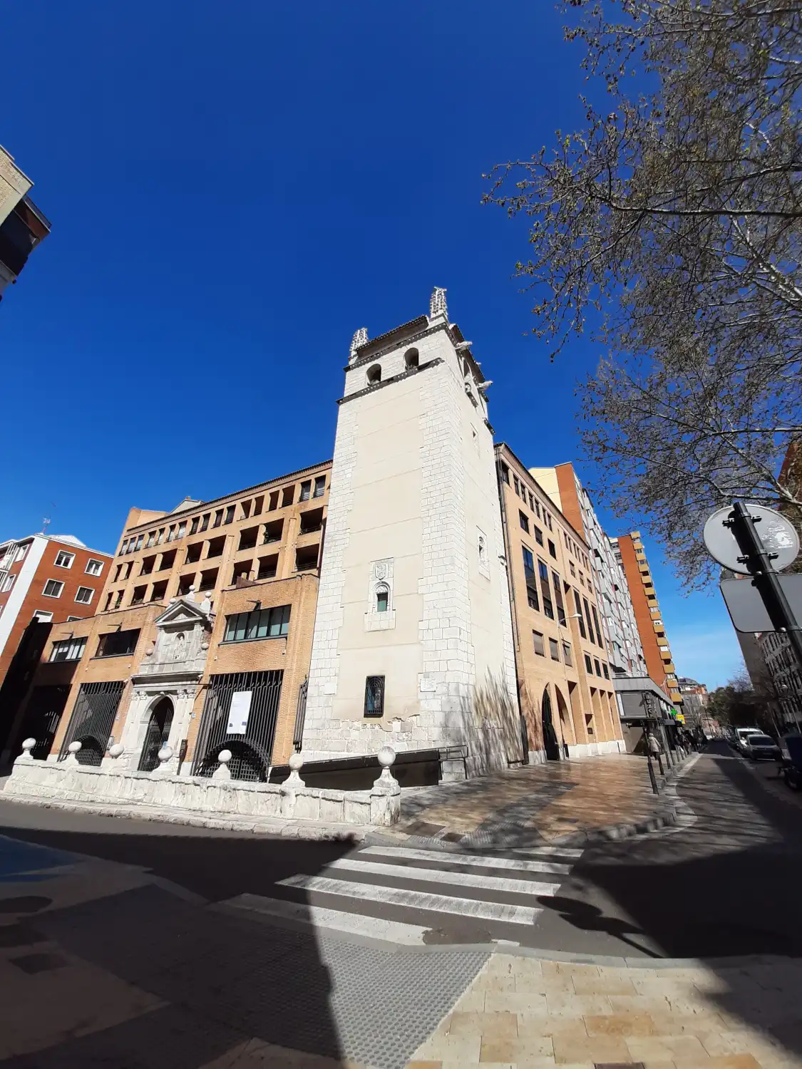 Hotels near Iglesia de San Pablo