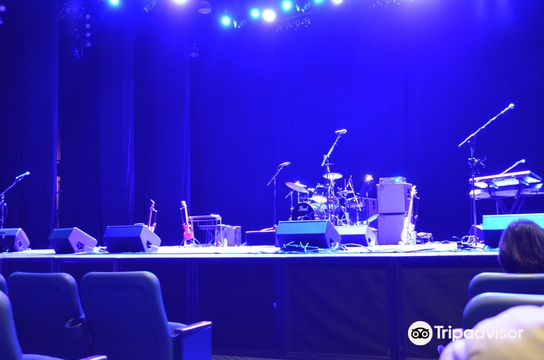 American Music Theatre