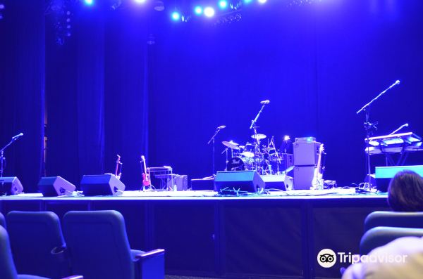 American Music Theatre