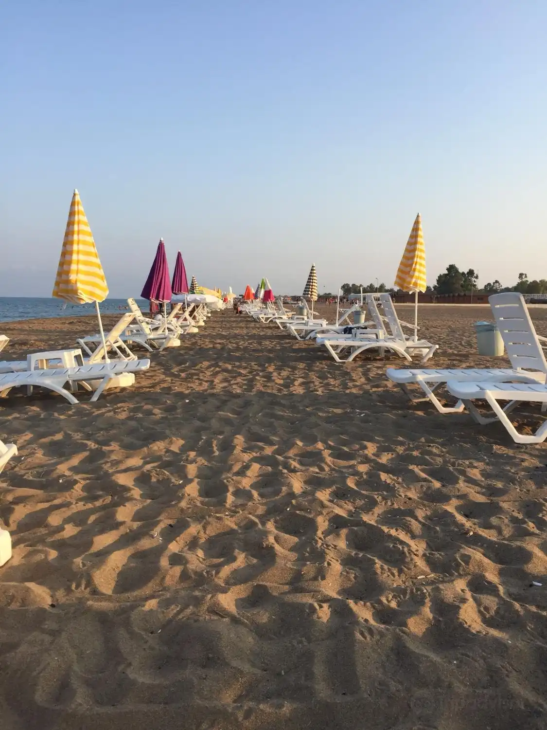 Hotels near Winses Beach