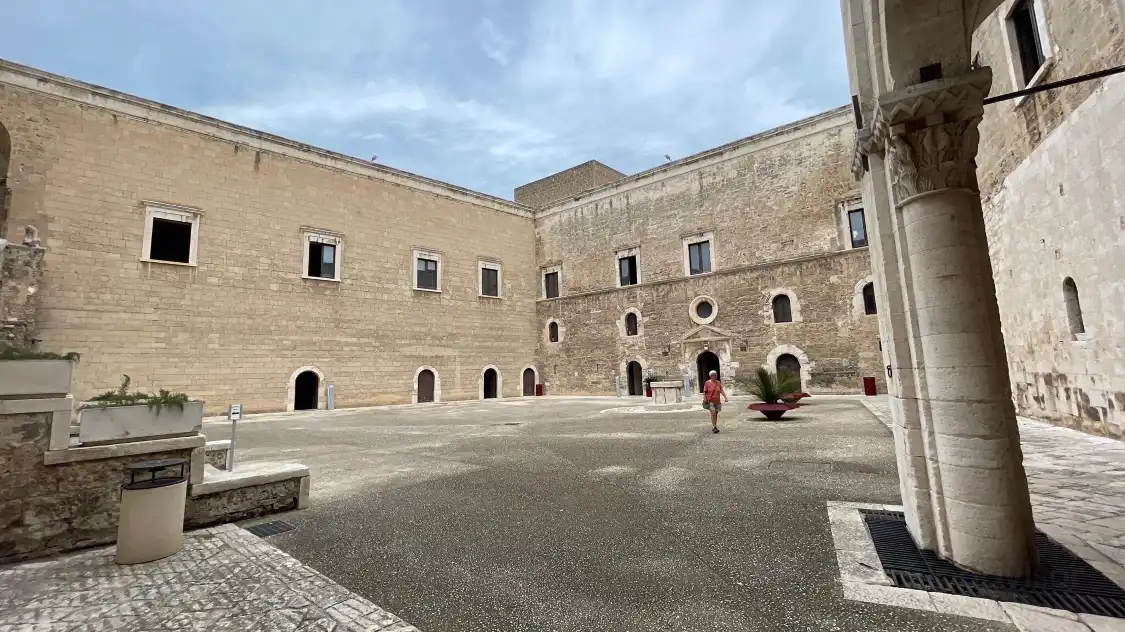 Hotel in zona Resti del Castello di Carbonara di Bari