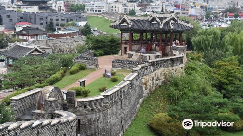 Hwahong Gate (Hwahongmun, Buksumun)