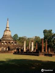 Wat Chang Lom Si Satchanalai