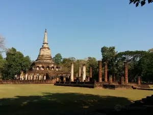 Wat Chang Lom Si Satchanalai