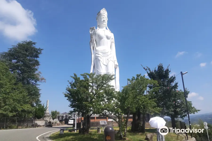 Nirasaki Heiwa Kannon Statue