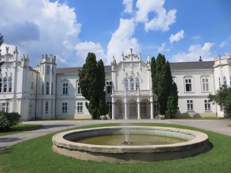 Hotels in Martonvásár