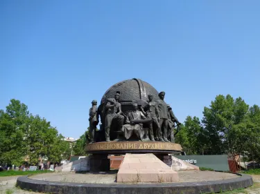 Памятник корабелам и судостроителям