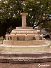 Plaza Centenario (Obra del arquitecto Francisco Salamone)